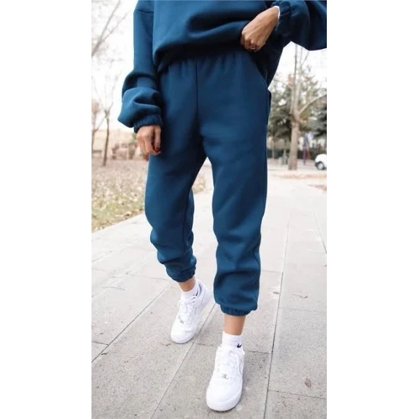 sweatpants (elastic at waist and legs)