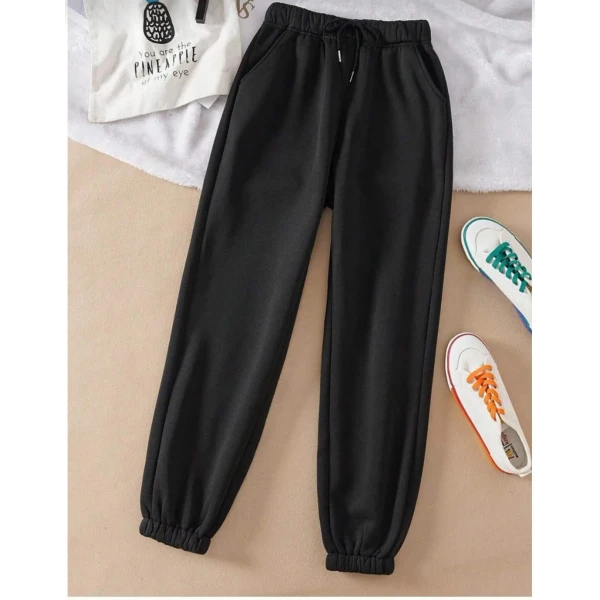 sweatpants (elastic at waist and legs)