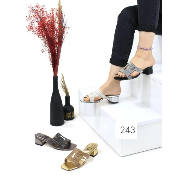 heeled shoes