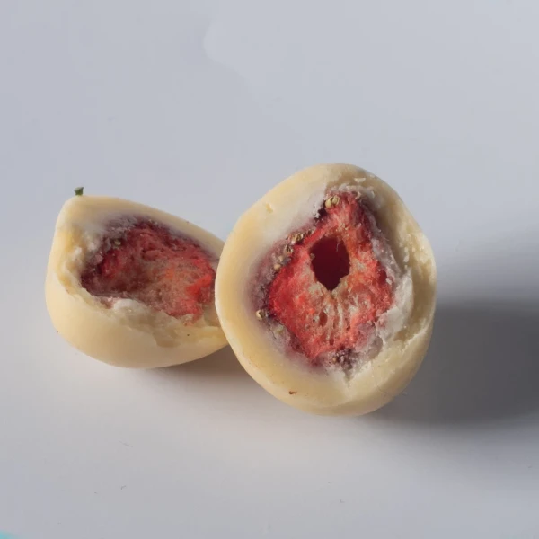 white chocolate covered strawberry dragee 200g